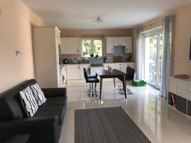 Velden View Ferienwohnung mit großer Sonnenterrasse und See- und Karawankenblick Velden am Wörthersee Exterior foto