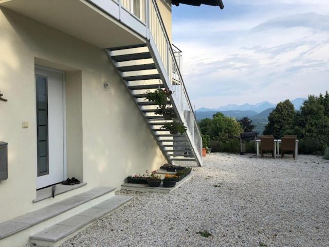 Velden View Ferienwohnung mit großer Sonnenterrasse und See- und Karawankenblick Velden am Wörthersee Exterior foto